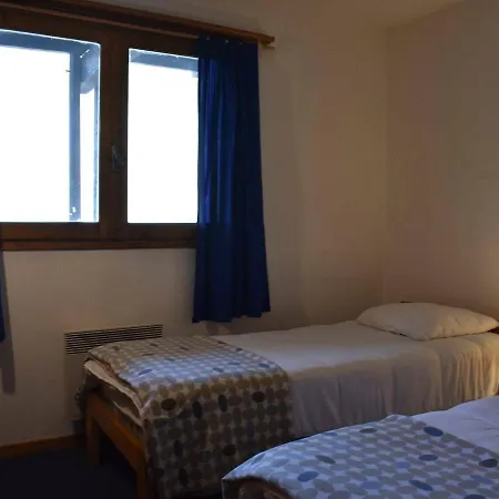 A Meribel: 5 Pieces, 8-10 Pers, Proche Remontees, Pistes Et Commerces, Parking Inclus - Fr-1-180-188 Chalet Meribel